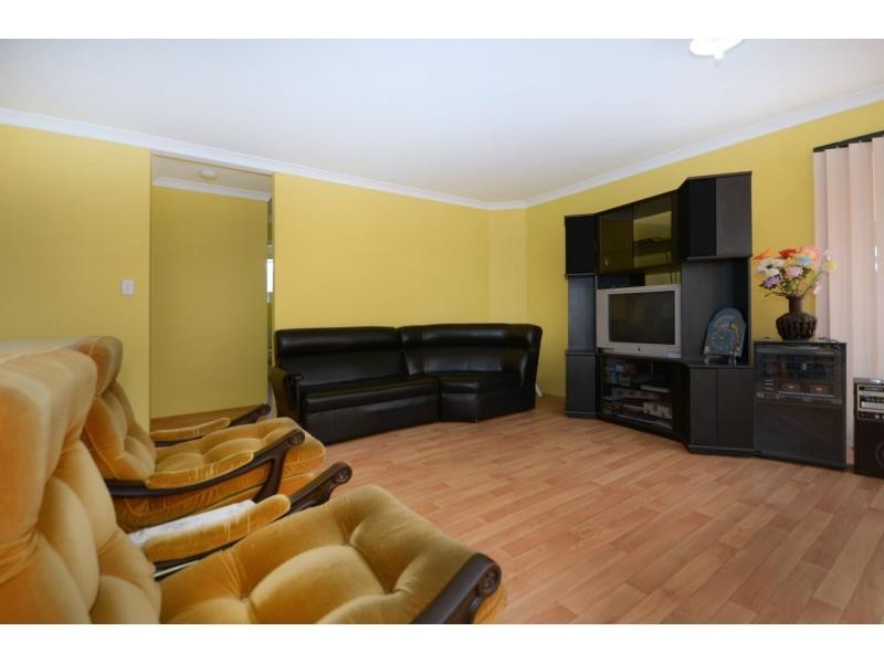9 Jingana Road, Banksia Grove WA 6031