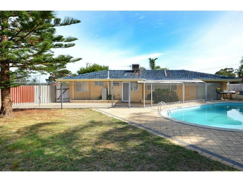 30 Templeton Crescent, Girrawheen WA 6064