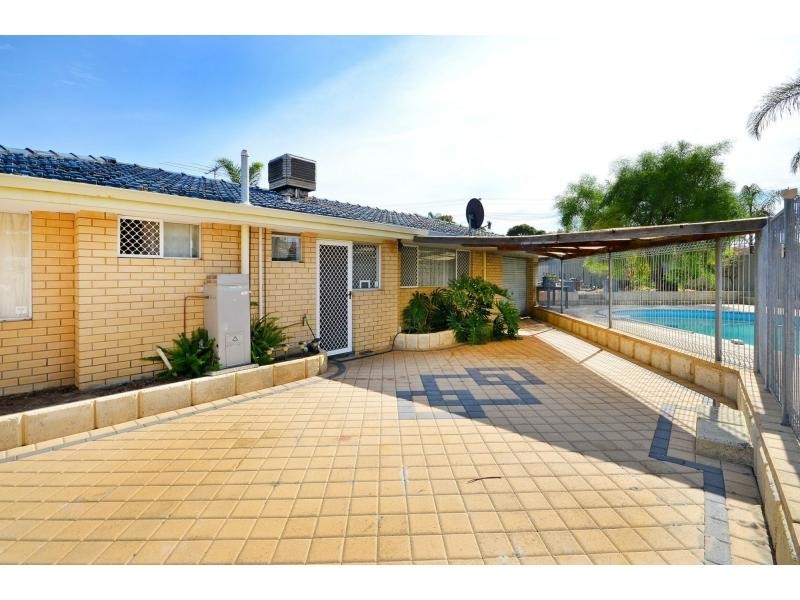 30 Templeton Crescent, Girrawheen WA 6064