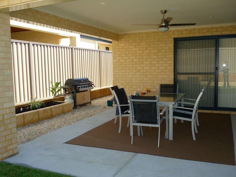 93 Belvoir Parkway, Darch WA 6065