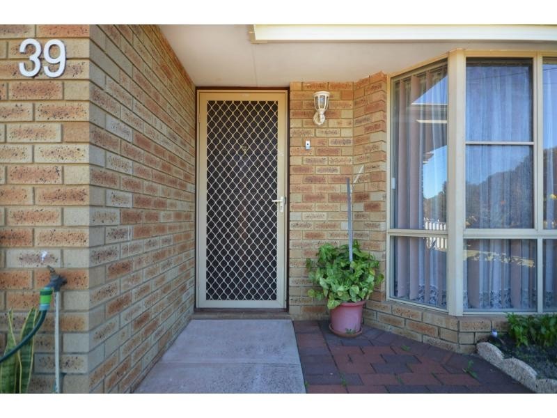 39 Highclere Boulevard, Marangaroo WA 6064