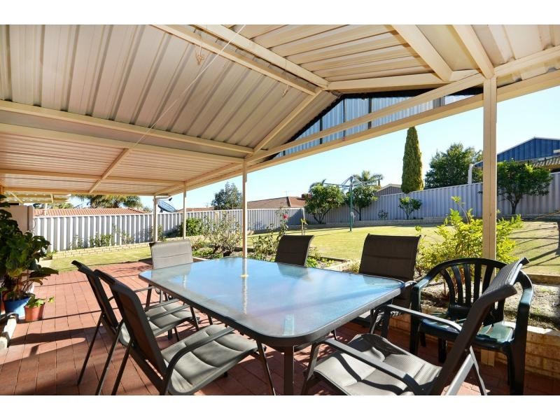 39 Highclere Boulevard, Marangaroo WA 6064