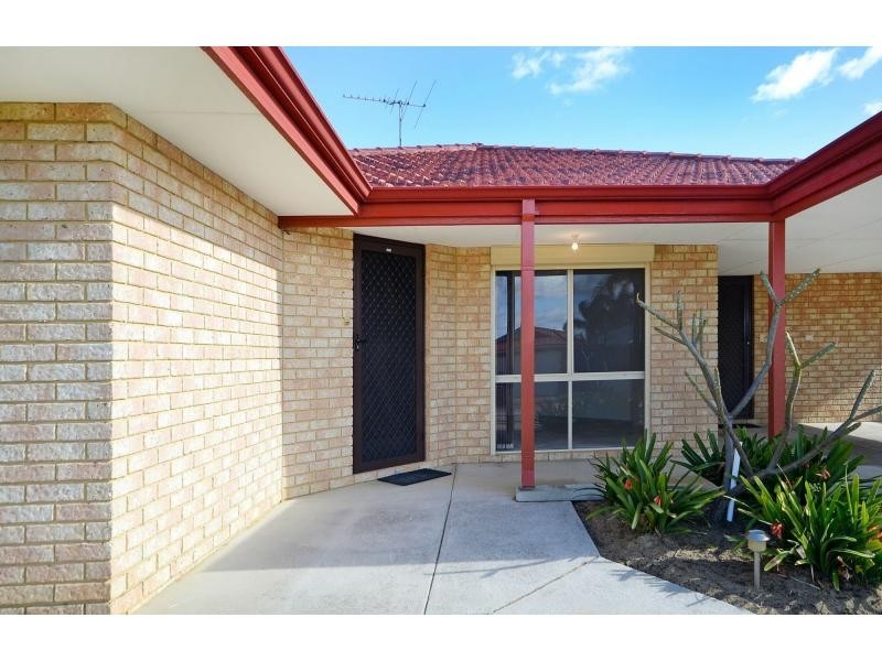 11 Deerina Green, Alexander Heights WA 6064