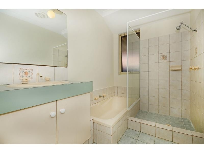 11 Deerina Green, Alexander Heights WA 6064