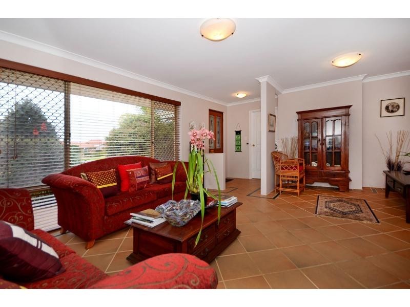 8 Josephine Way, Alexander Heights WA 6064