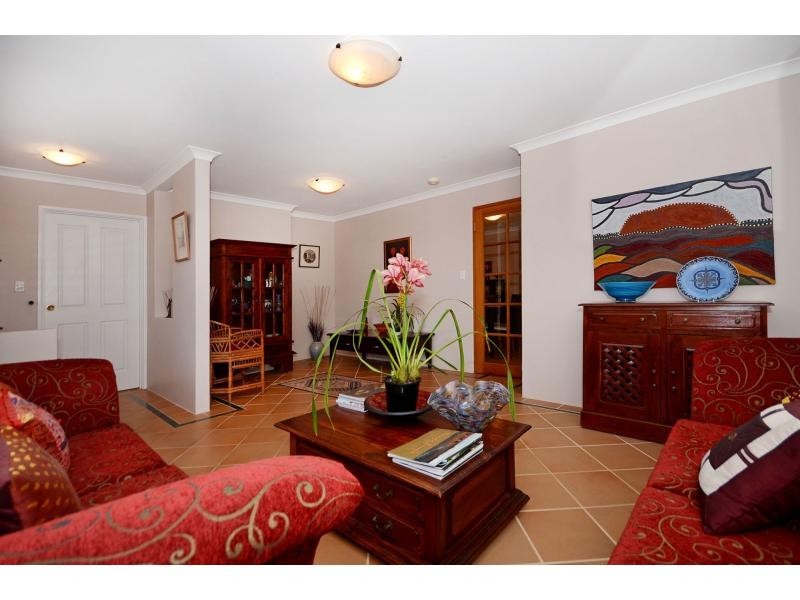 8 Josephine Way, Alexander Heights WA 6064