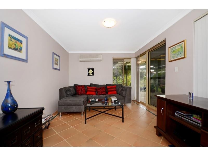 8 Josephine Way, Alexander Heights WA 6064