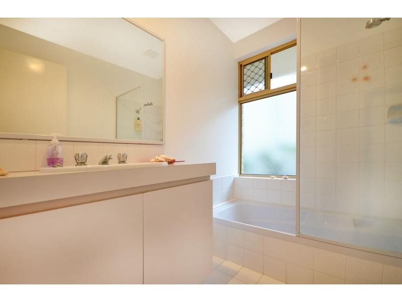 8 Josephine Way, Alexander Heights WA 6064