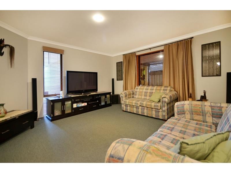 18 Erebus Court, Alexander Heights WA 6064