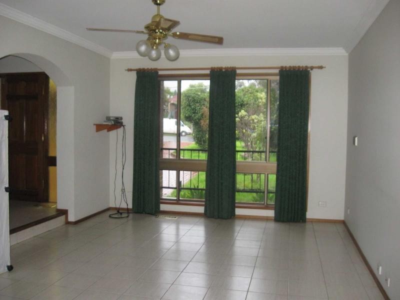 8 Hodgkinson Court, Springvale VIC 3171