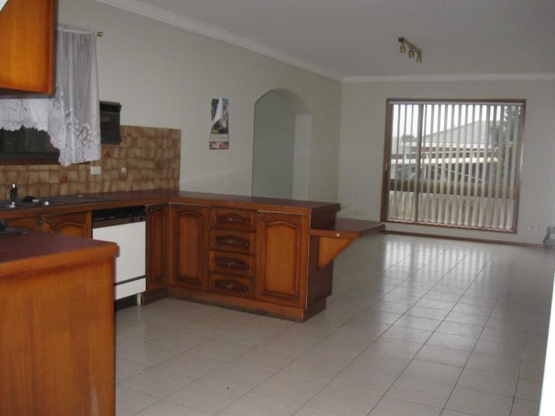 8 Hodgkinson Court, Springvale VIC 3171