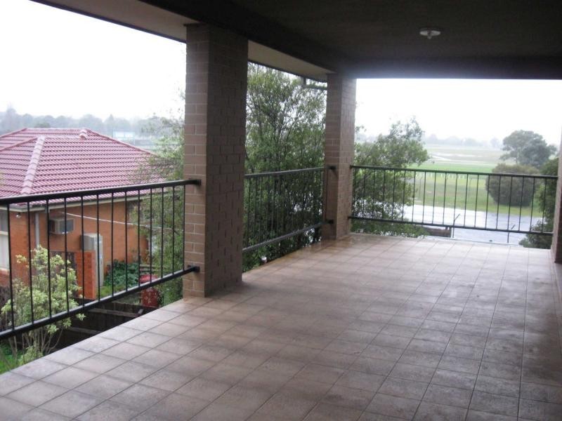 8 Hodgkinson Court, Springvale VIC 3171