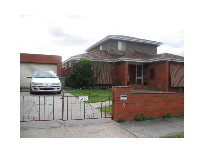 5 Burraneer Drive, Keysborough VIC 3173