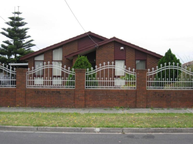 17 Murchison Crescent, Clayton South VIC 3169