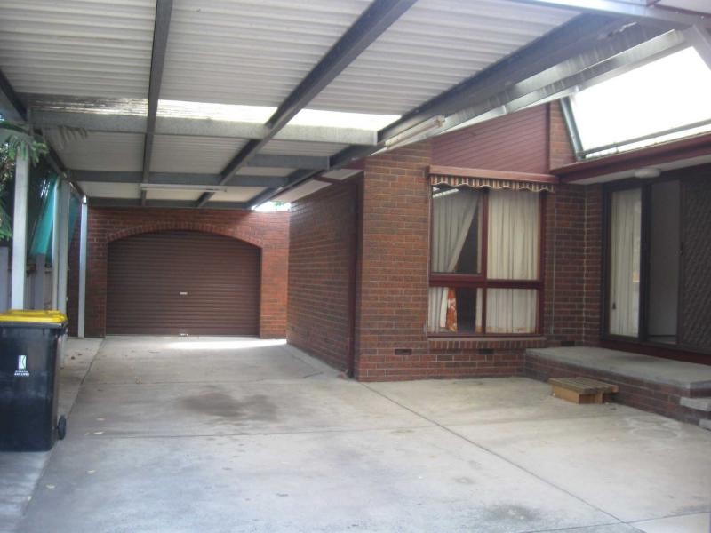 17 Murchison Crescent, Clayton South VIC 3169