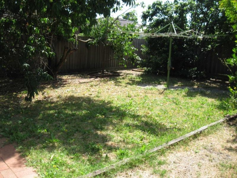 17 Murchison Crescent, Clayton South VIC 3169