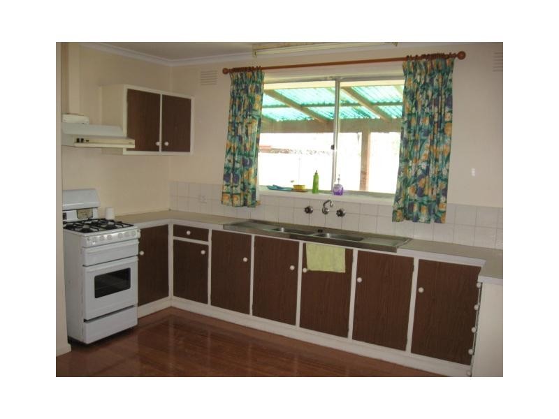 24 Ninevah Crescent, Wheelers Hill VIC 3150