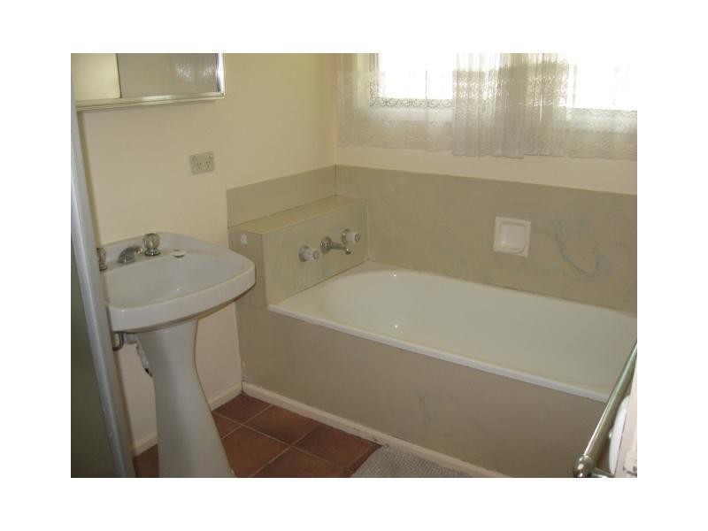 24 Ninevah Crescent, Wheelers Hill VIC 3150