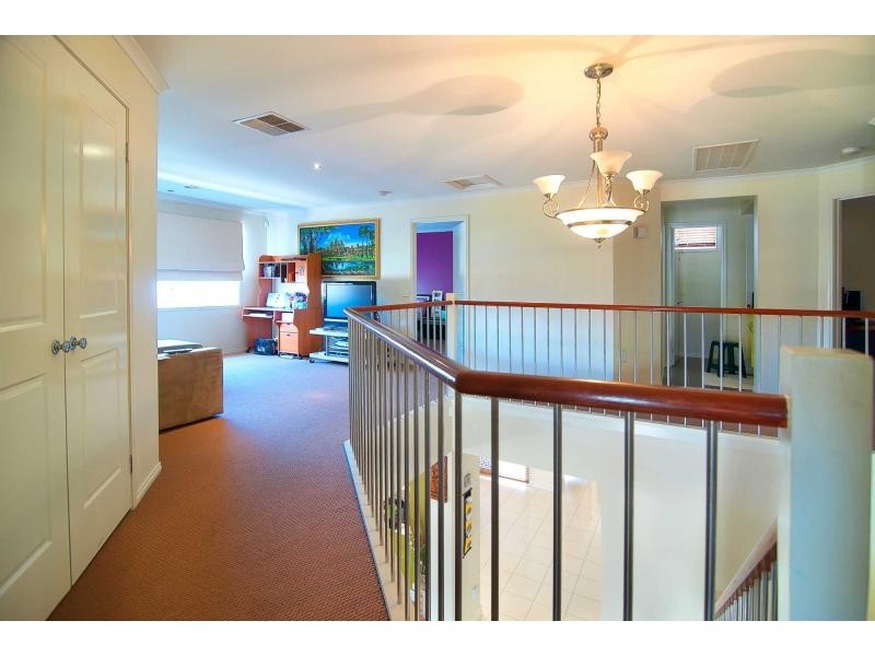 8 Yale Avenue, Keysborough VIC 3173