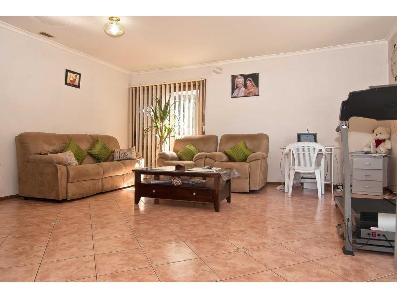 8 Dryandra Crescent, Keysborough VIC 3173