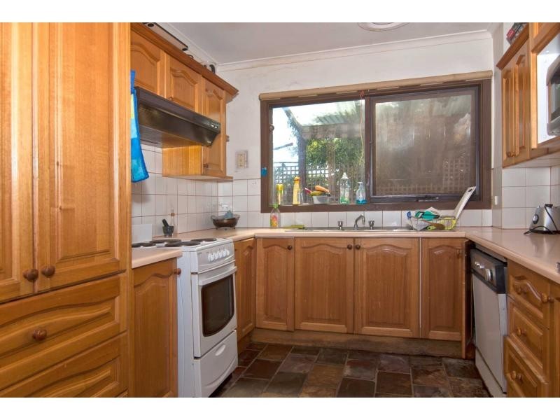 8 Dryandra Crescent, Keysborough VIC 3173