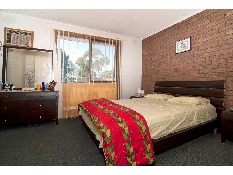 8 Dryandra Crescent, Keysborough VIC 3173