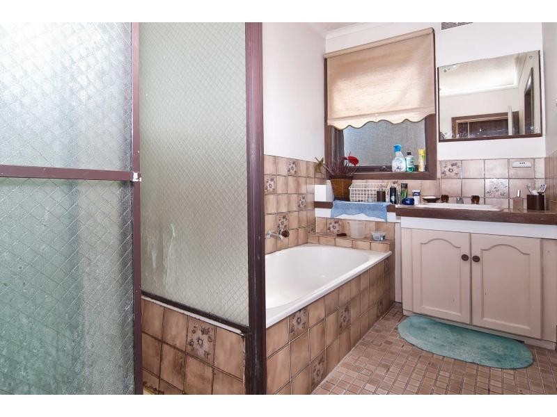 8 Dryandra Crescent, Keysborough VIC 3173