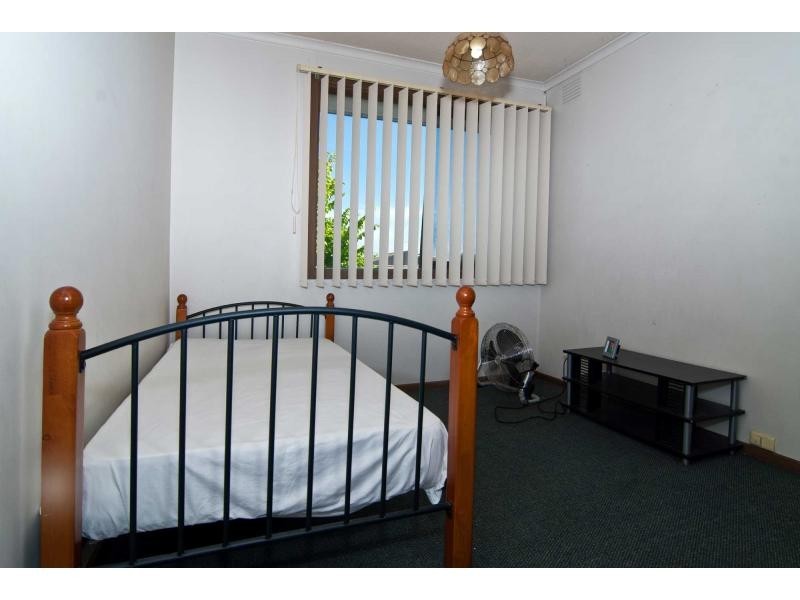 8 Dryandra Crescent, Keysborough VIC 3173