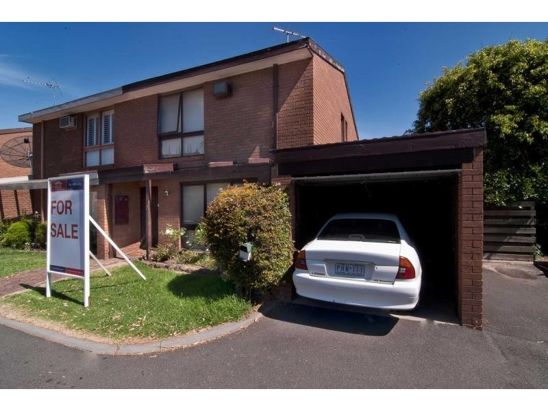 8 Dryandra Crescent, Keysborough VIC 3173