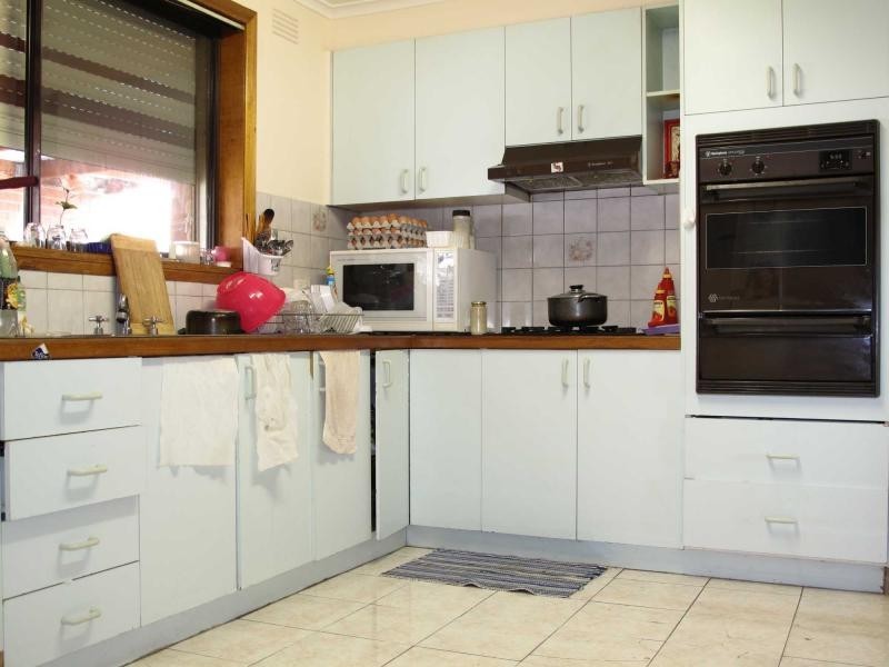 1 Emerald Drive, Springvale VIC 3171