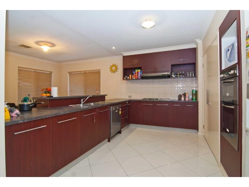 6 Lake View Boulevard, Keysborough VIC 3173