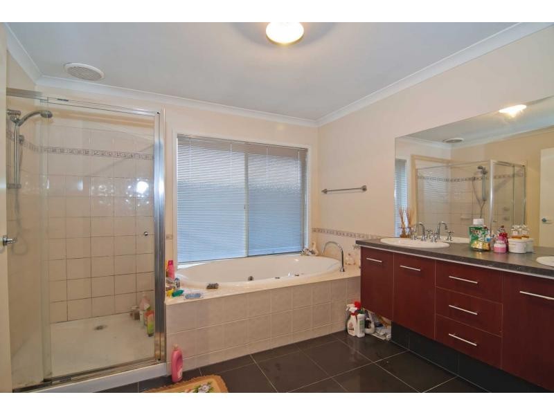6 Lake View Boulevard, Keysborough VIC 3173
