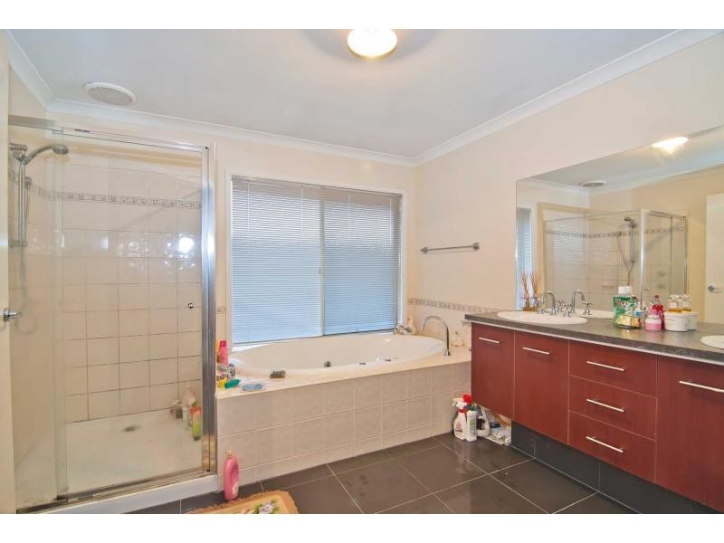 6 Lake View Boulevard, Keysborough VIC 3173