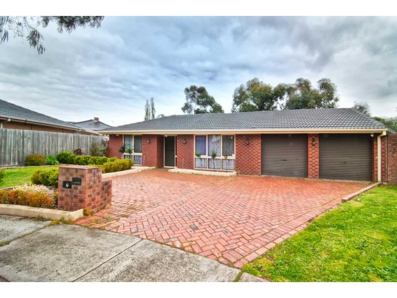 8 Fernbank Crescent, Mulgrave VIC 3170