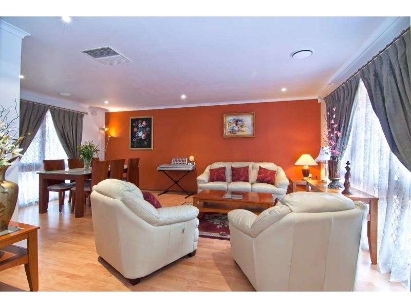 8 Fernbank Crescent, Mulgrave VIC 3170