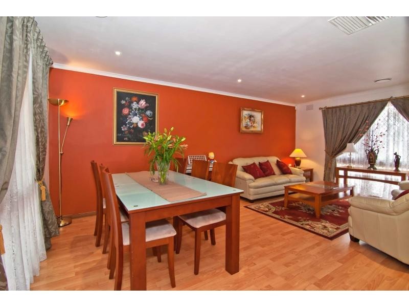 8 Fernbank Crescent, Mulgrave VIC 3170