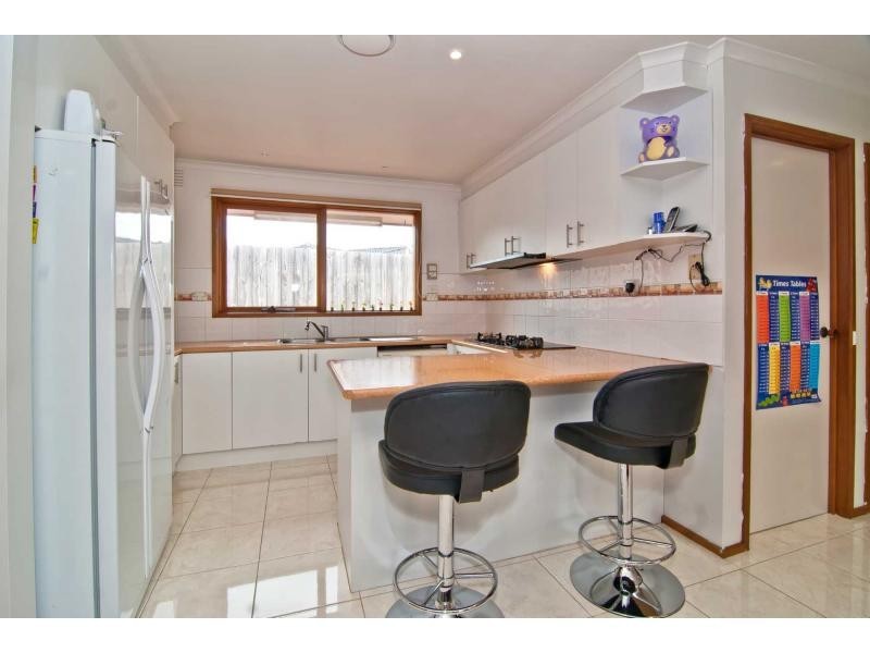 8 Fernbank Crescent, Mulgrave VIC 3170