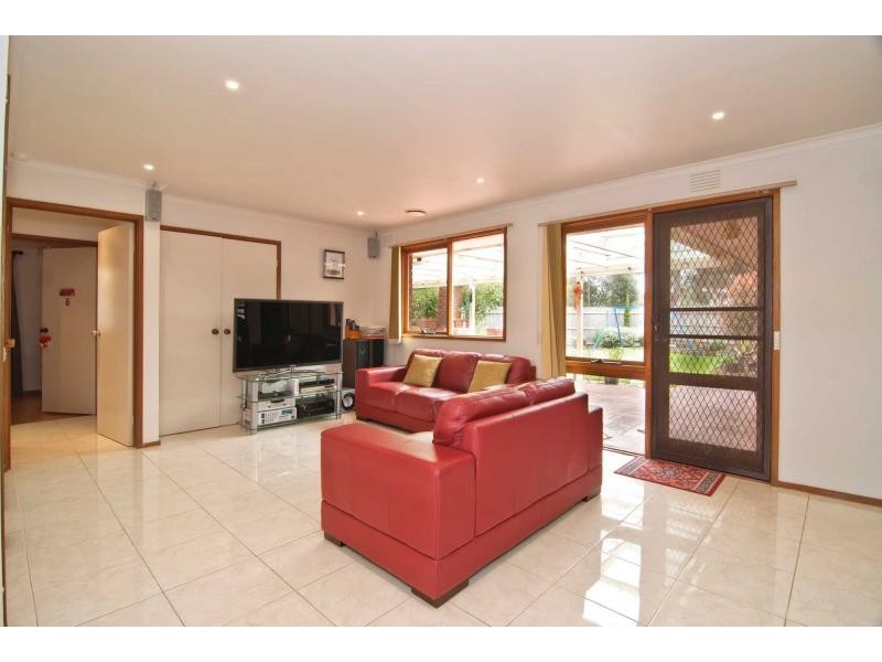 8 Fernbank Crescent, Mulgrave VIC 3170