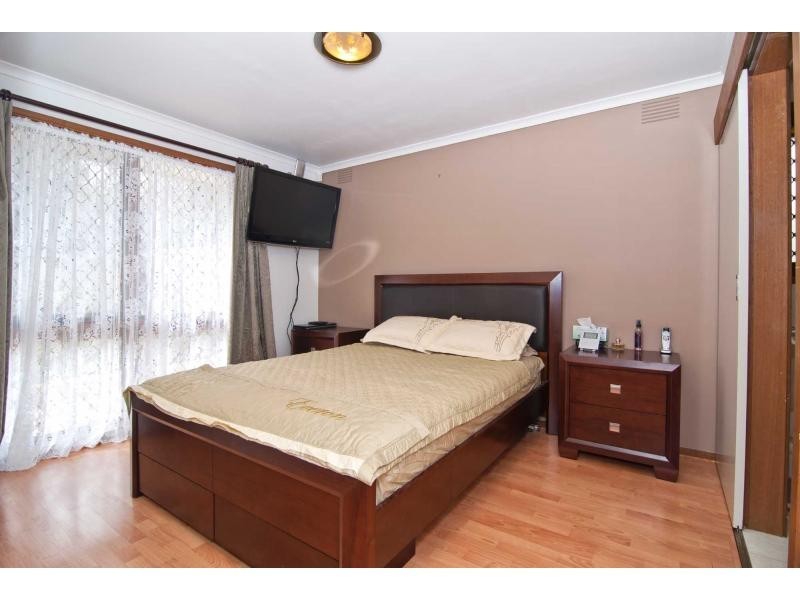 8 Fernbank Crescent, Mulgrave VIC 3170