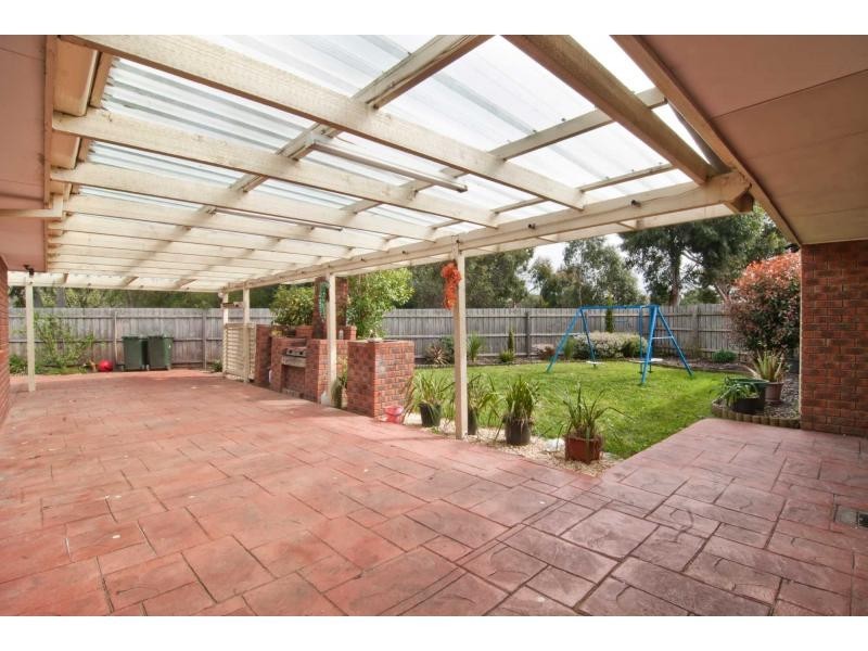 8 Fernbank Crescent, Mulgrave VIC 3170