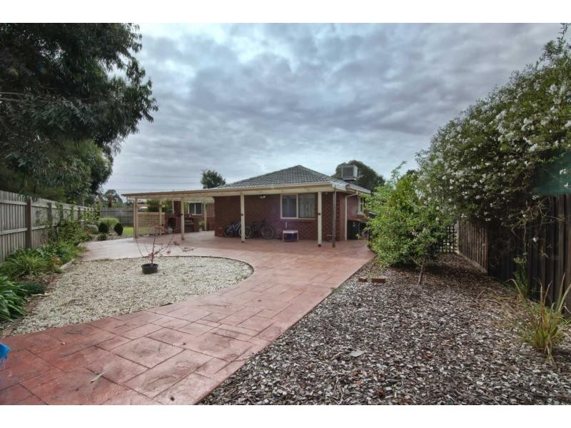 8 Fernbank Crescent, Mulgrave VIC 3170