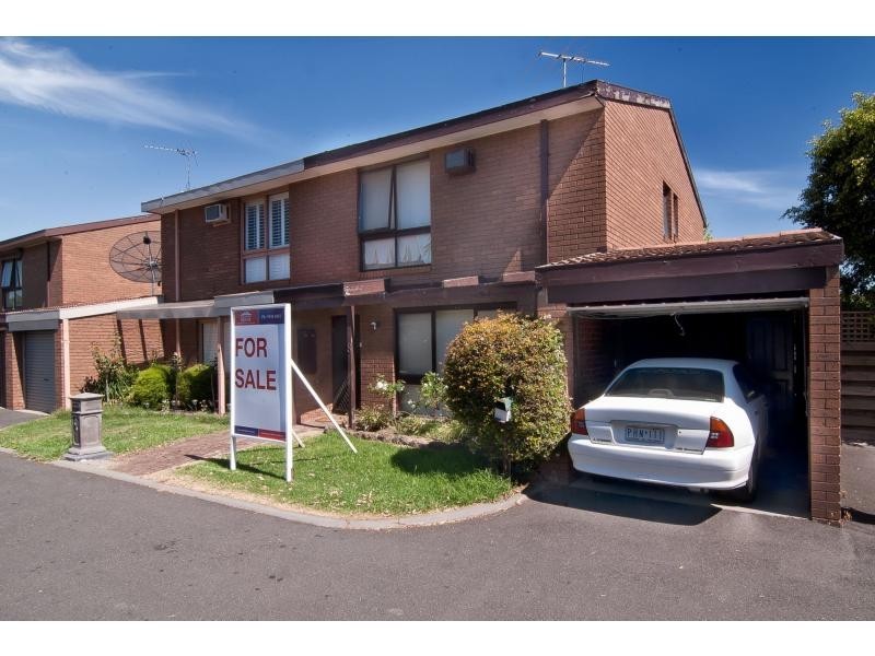8 Dryandra Crescent, Keysborough VIC 3173