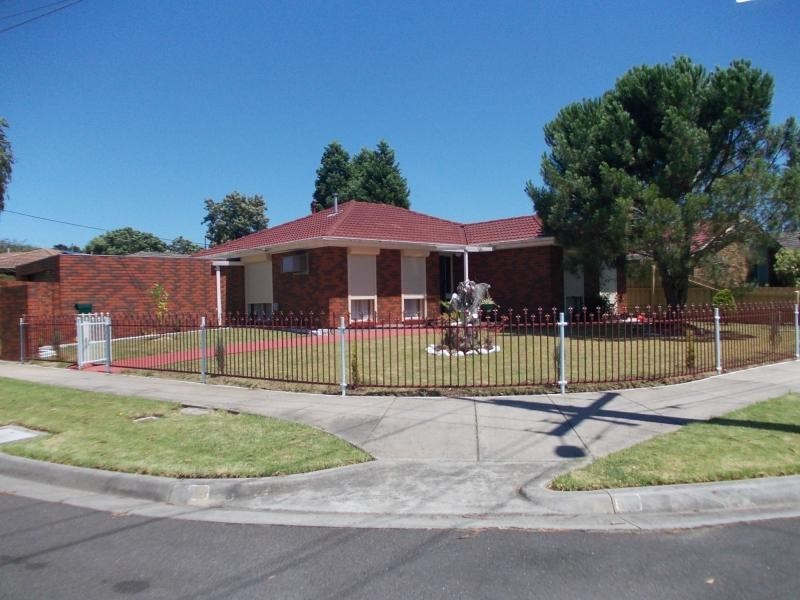 18 Jarvis Crescent, Dandenong North VIC 3175