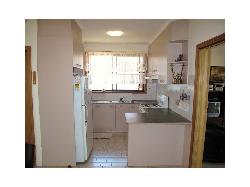 9 Edna Avenue, Dandenong North VIC 3175