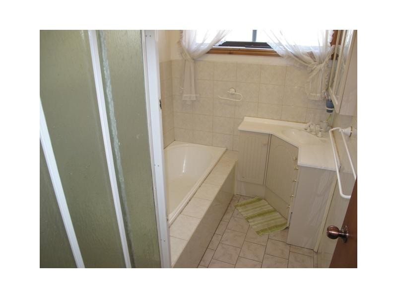 9 Edna Avenue, Dandenong North VIC 3175