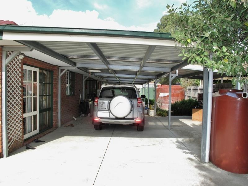 8 Lillian Street, Cranbourne VIC 3977