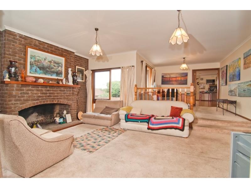 4 Darvell Close, Wheelers Hill VIC 3150