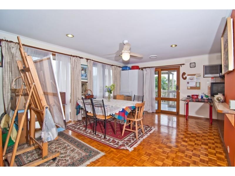 4 Darvell Close, Wheelers Hill VIC 3150