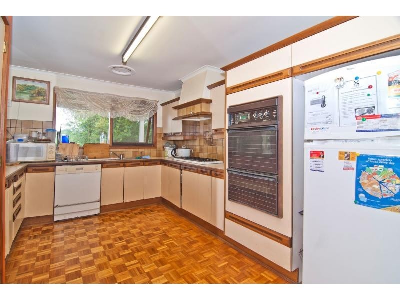 4 Darvell Close, Wheelers Hill VIC 3150