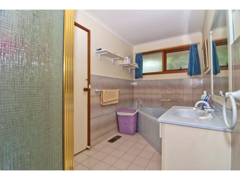 4 Darvell Close, Wheelers Hill VIC 3150